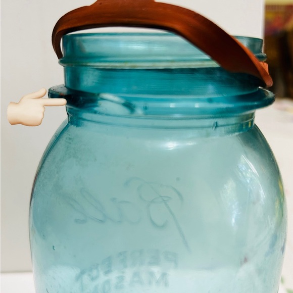 Ball Perfect Mason #13 quart jar. RARE!!! Color is blue, clear, air bubbles. - Picture 5 of 5